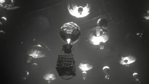 Captura de tela de White Shadows (2 de 4)